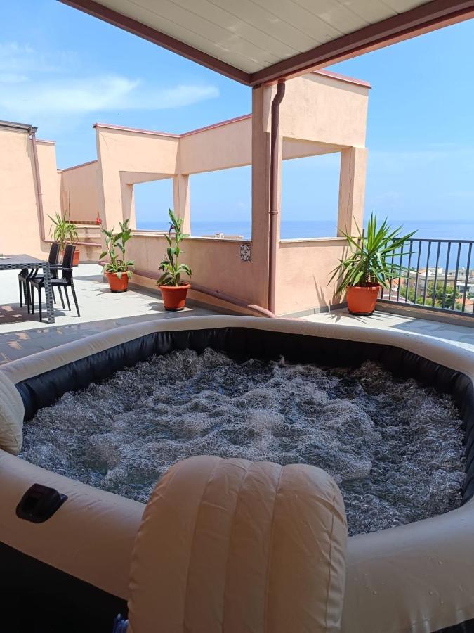 Attico Vista Mare Con Terrazza E Spa Riscaldata Santo Stefano di Camastra Exteriér fotografie
