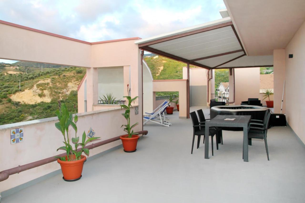 Attico Vista Mare Con Terrazza E Spa Riscaldata Santo Stefano di Camastra Exteriér fotografie