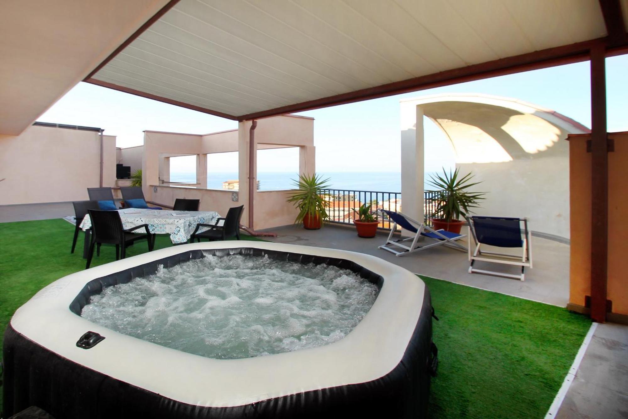 Attico Vista Mare Con Terrazza E Spa Riscaldata Santo Stefano di Camastra Exteriér fotografie