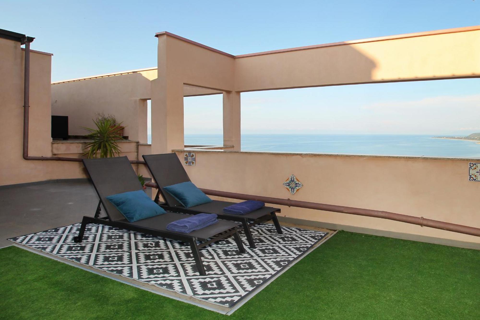 Attico Vista Mare Con Terrazza E Spa Riscaldata Santo Stefano di Camastra Exteriér fotografie